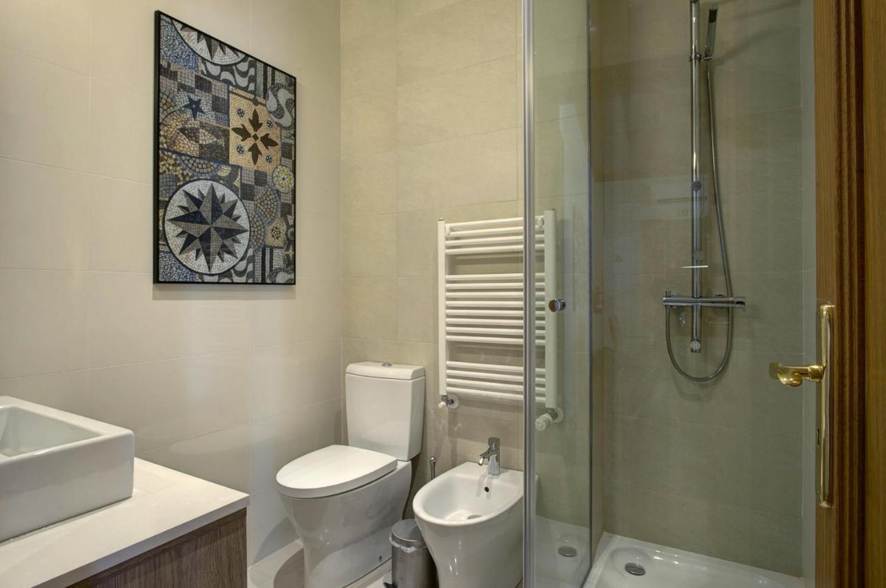 Localtraveling Cathedral & Castle - Family Apartments Lisbon Bagian luar foto
