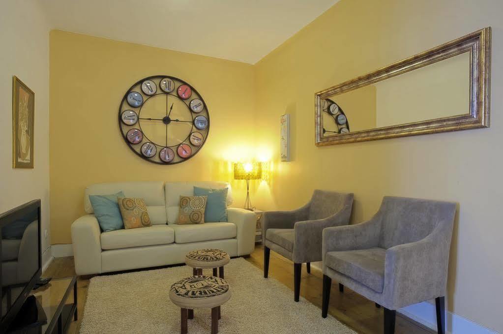 Localtraveling Cathedral & Castle - Family Apartments Lisbon Bagian luar foto